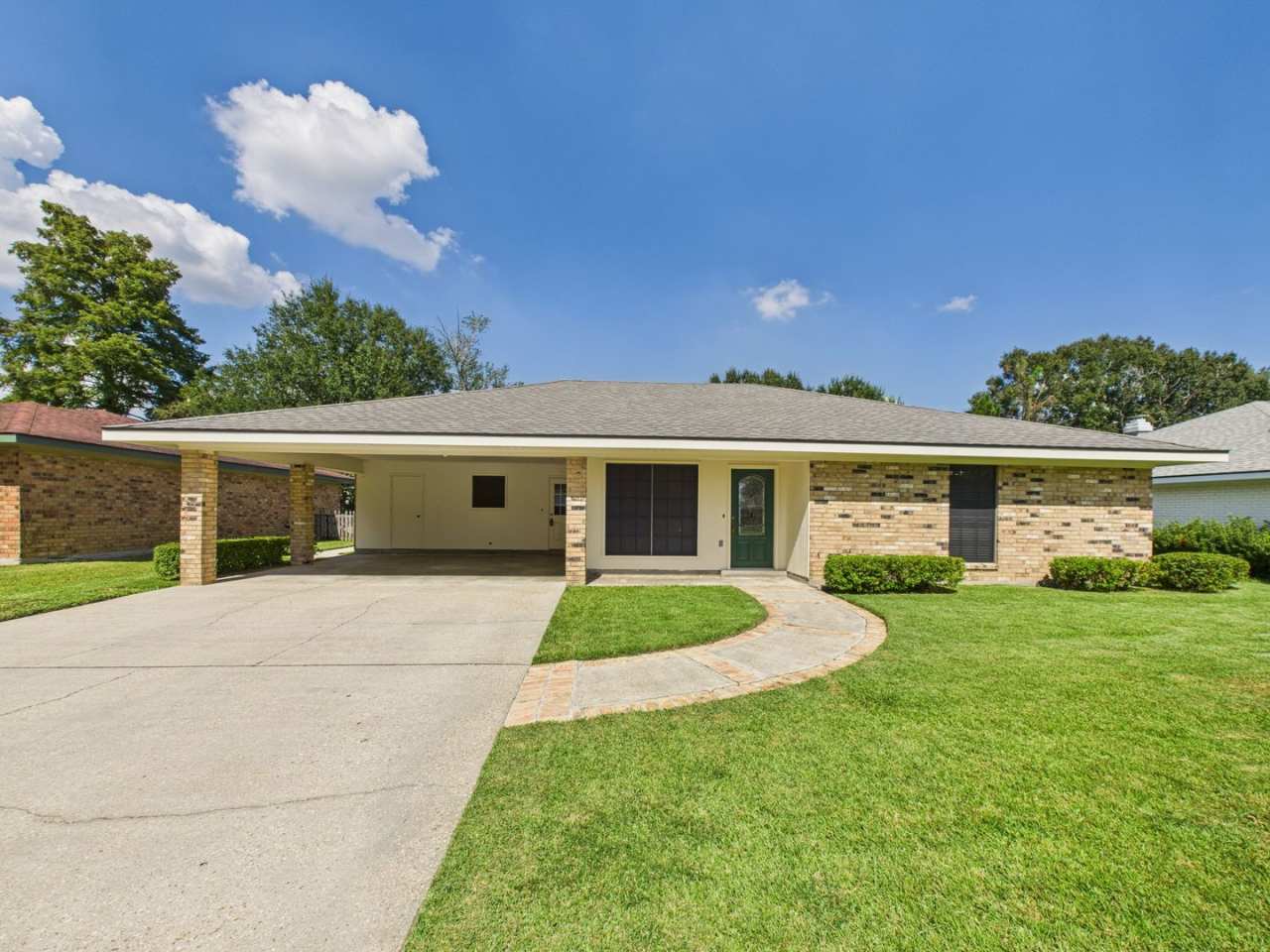 Immaculate 3-bedroom/2-bathroom Home Available Now!