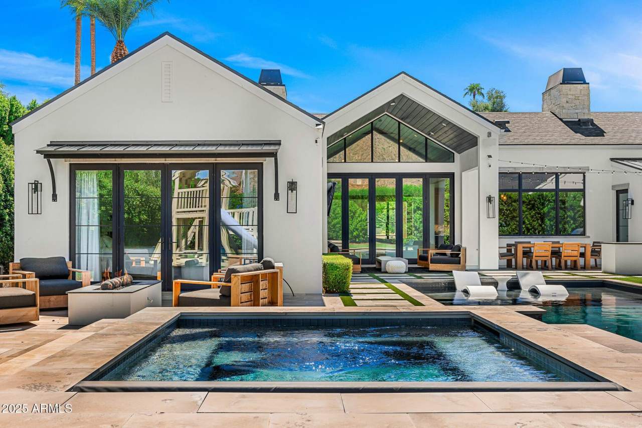 6238 E CALLE ROSA --