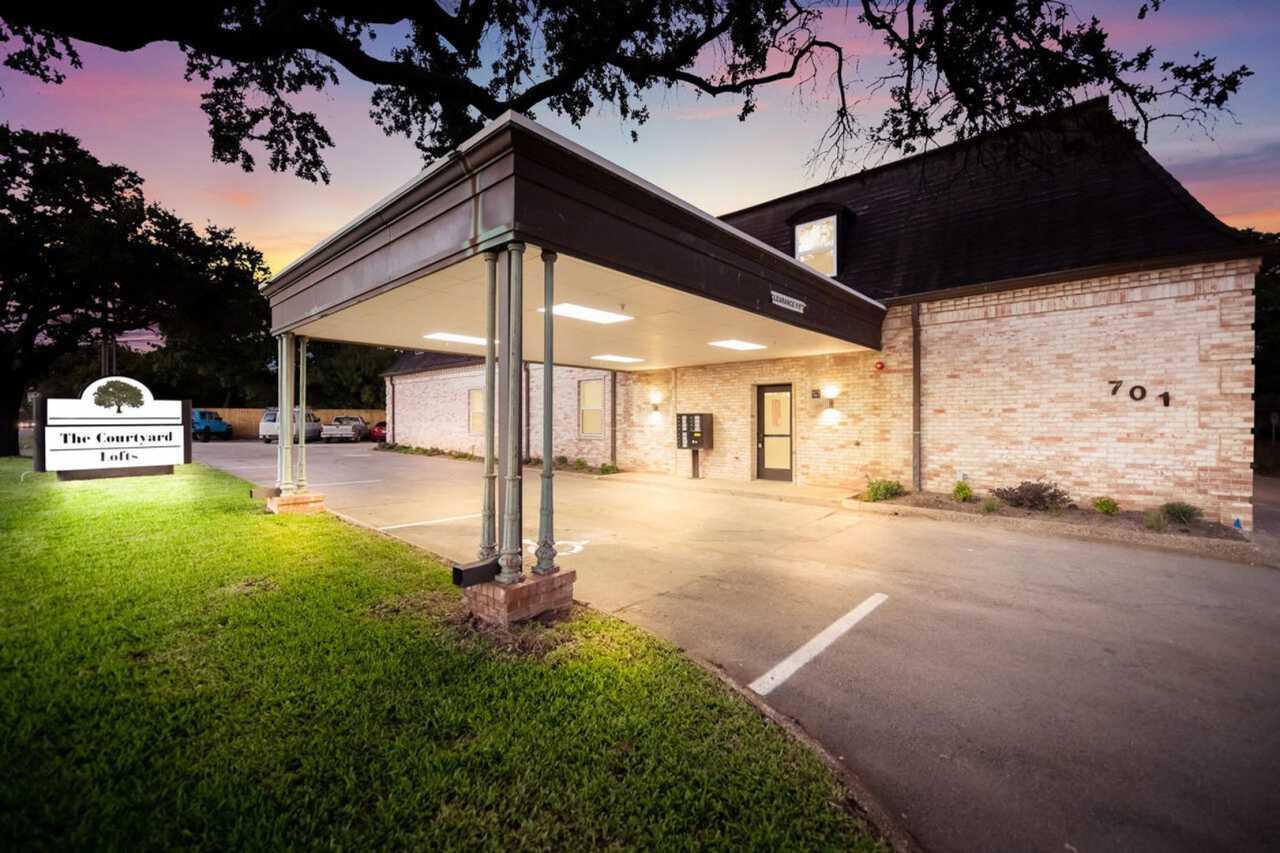 The Courtyard Lofts ~ One Bedroom Apartment