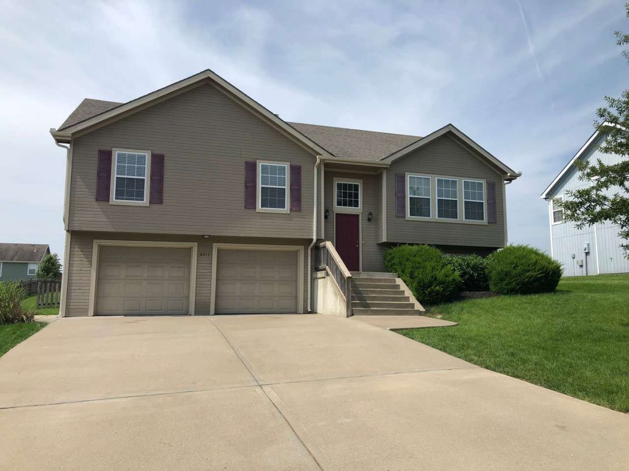 2311 Magnolia Dr, Leavenworth, KS 66048