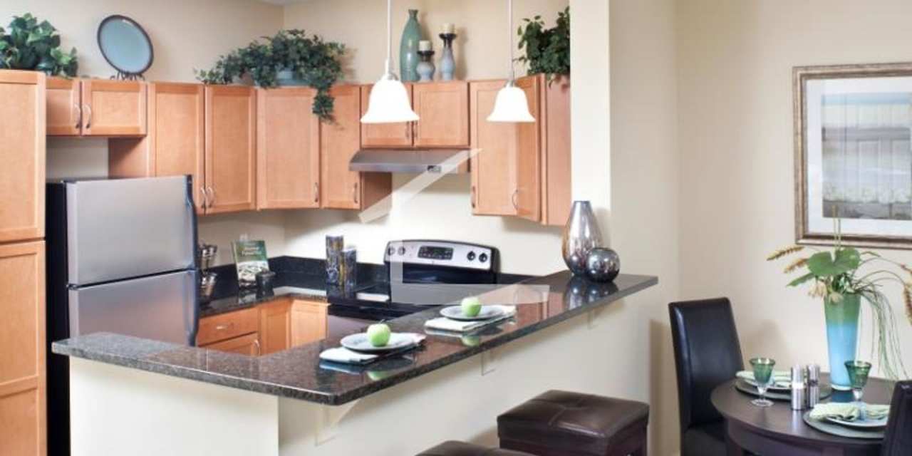 South Boston near Broadway MBTA 1BED / 1BATH PET FRIENDLY LAUNDRY IN UNIT HEAT INCLUDED