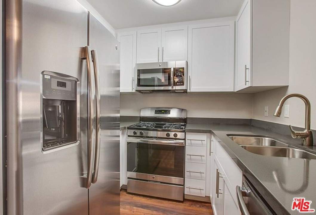 5922 N Las Virgenes Rd unit: 566