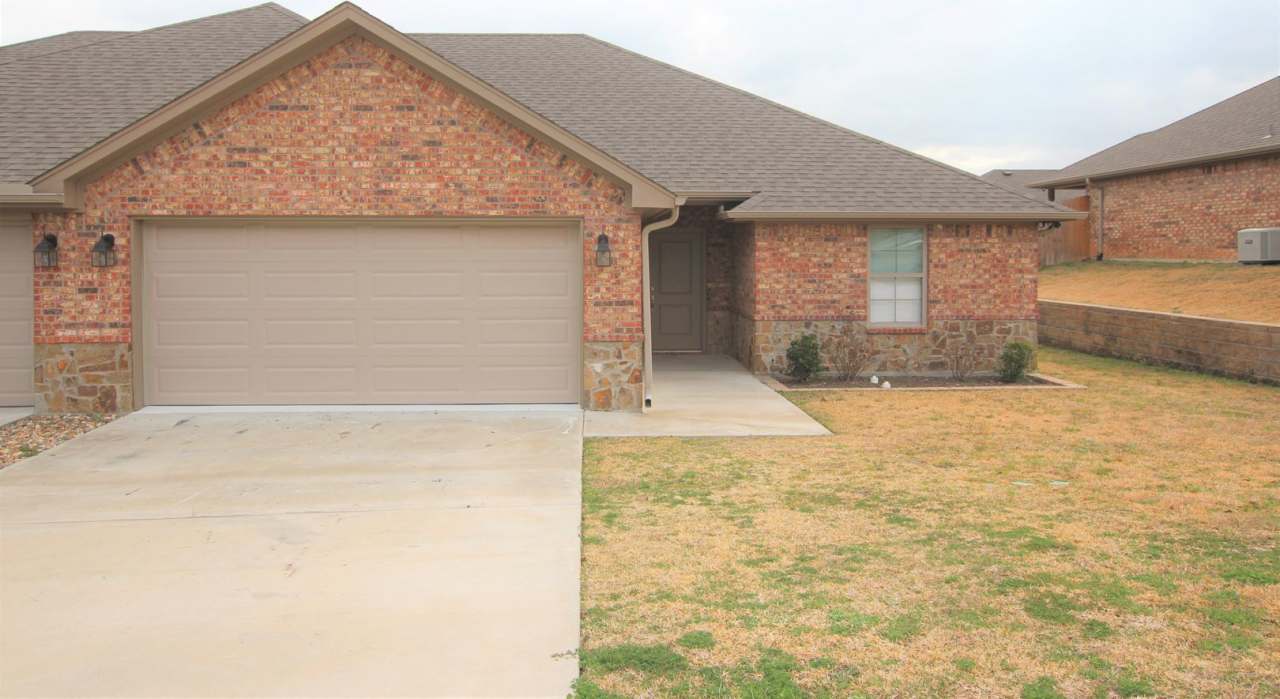 Beautiful 3 Bedroom 2 Bathroom Townhouse in South Tyler!