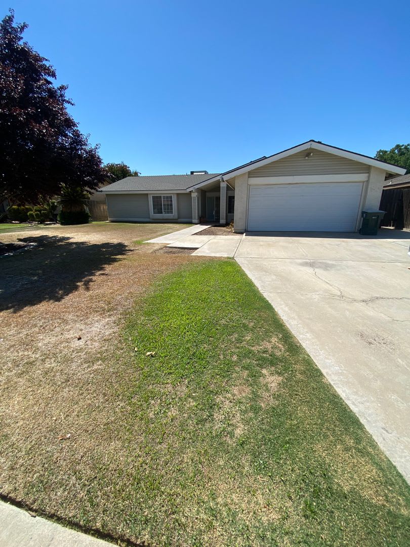 4601 Glengary Place 3+2 in Southwest Bakersfield With Pool