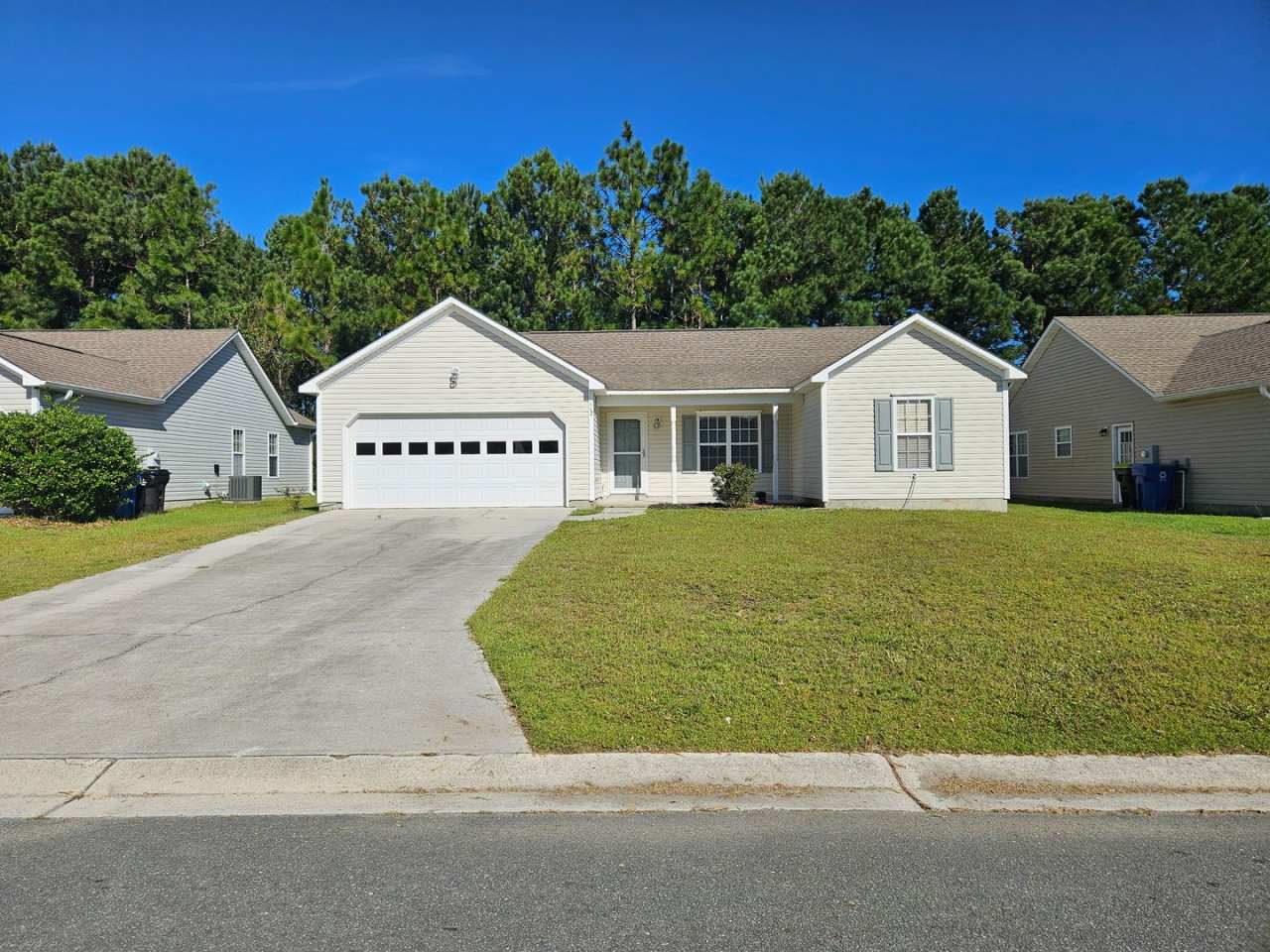 3 bedroom, 2 bath home in the Neighborhoods of Holly Ridge Community