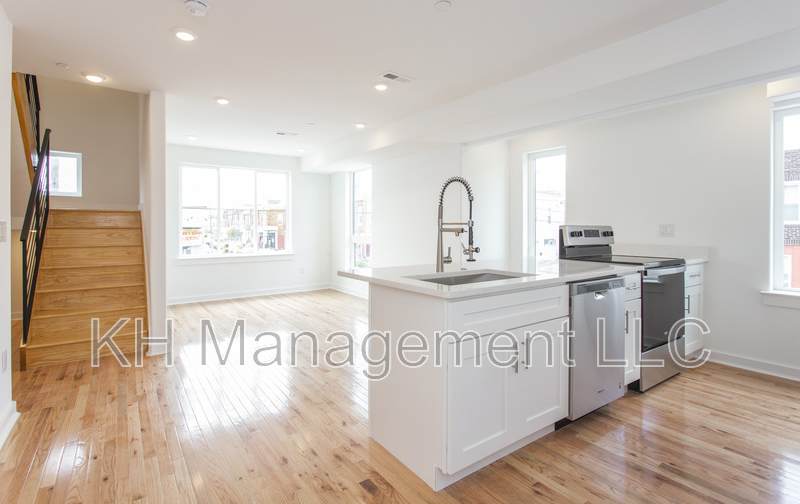 2123 Dickinson Street