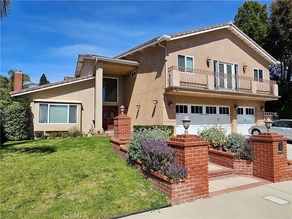 18521 Calle Vista Circle