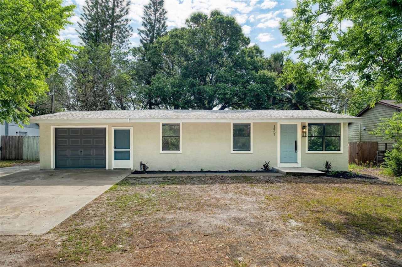 FOR RENT!!! FULLY REMODELED 3 BEDROOM 2 BATH HOME IN DAYTONA...