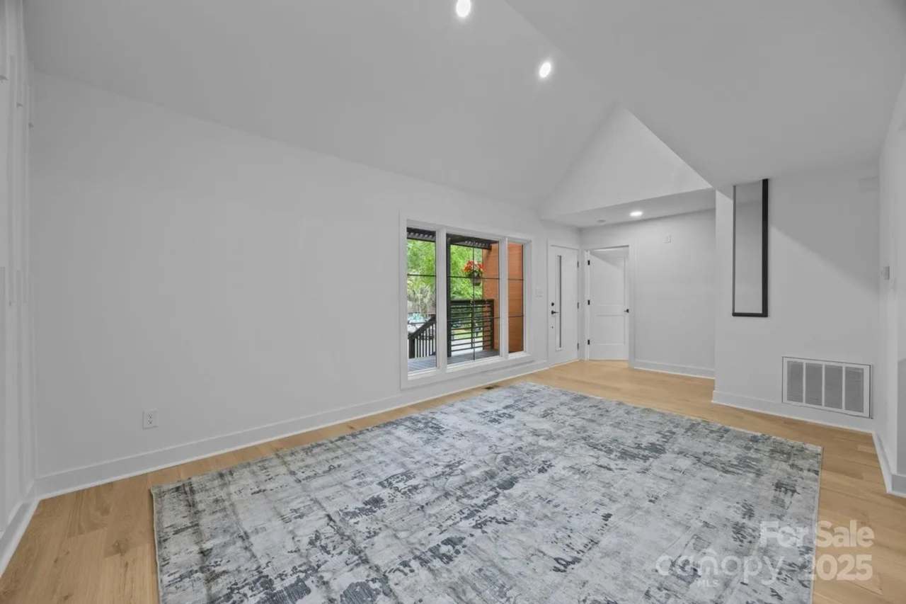 Room in 3 Bedroom Home at Piney Path Rd