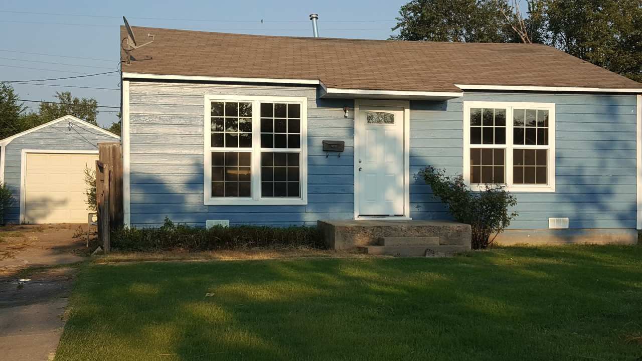 Adorable 2 bedroom 1bath 1 car garage with new mini split to be installed 1/2 1st month's rent!