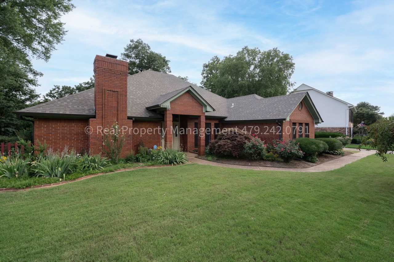 STUNNING HOME IN FIANNA HILLS MOVE IN READY!! 4 Bed 2.75 bath