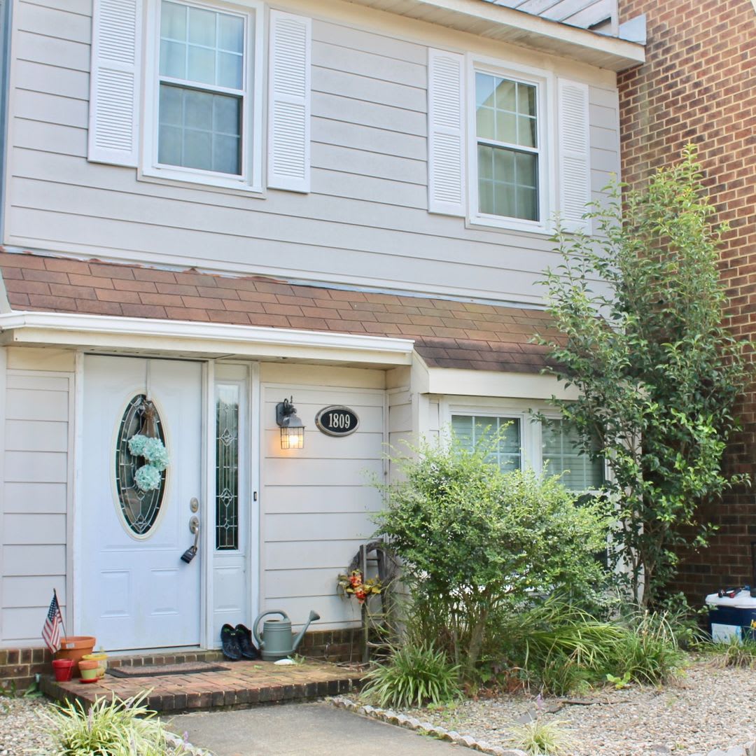 2BR/2.5BA Townhouse in Great Neck!