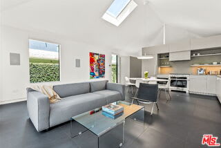 1527 Cabrillo Avenue