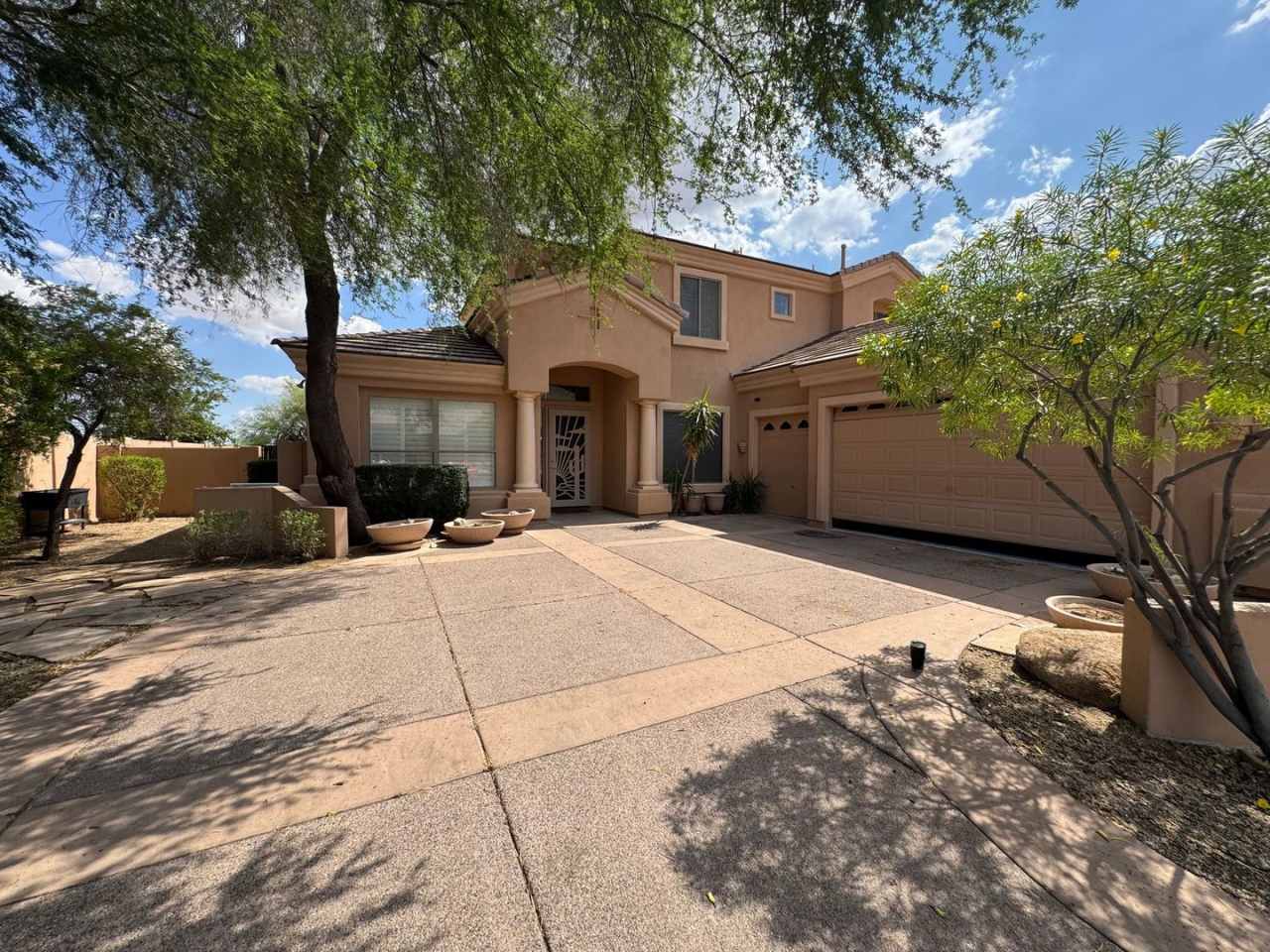 533 W. Desert Flower Lane