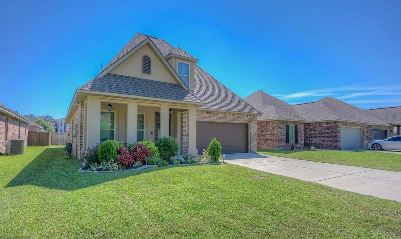 Modern Home in Riverscape Subdivision Near BAFB