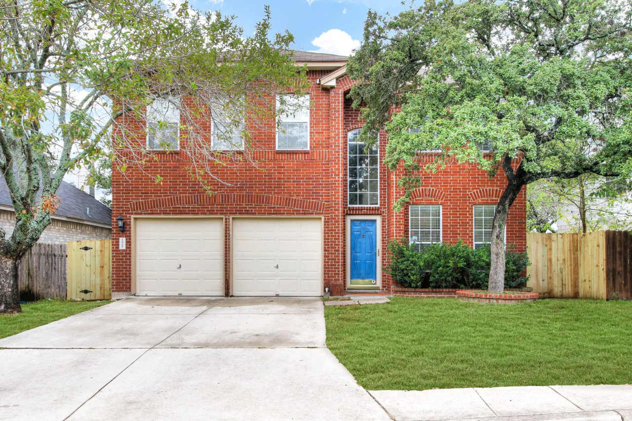 ***APPLICATION CURRENTLY UNDER REVIEW***MOVE-IN SPECIAL: ONE WEEK FREE***Spacious 4-Bedroom Home with Oversized Backyard and Convenient Location