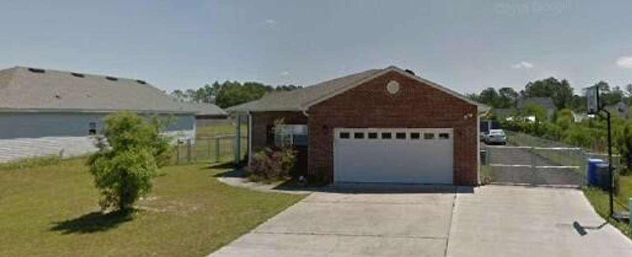 3 BR 2 BA Beautiful Home in Freeport , Florida $ 2200 m/o Sandy White Beaches and Shopping Nearby !