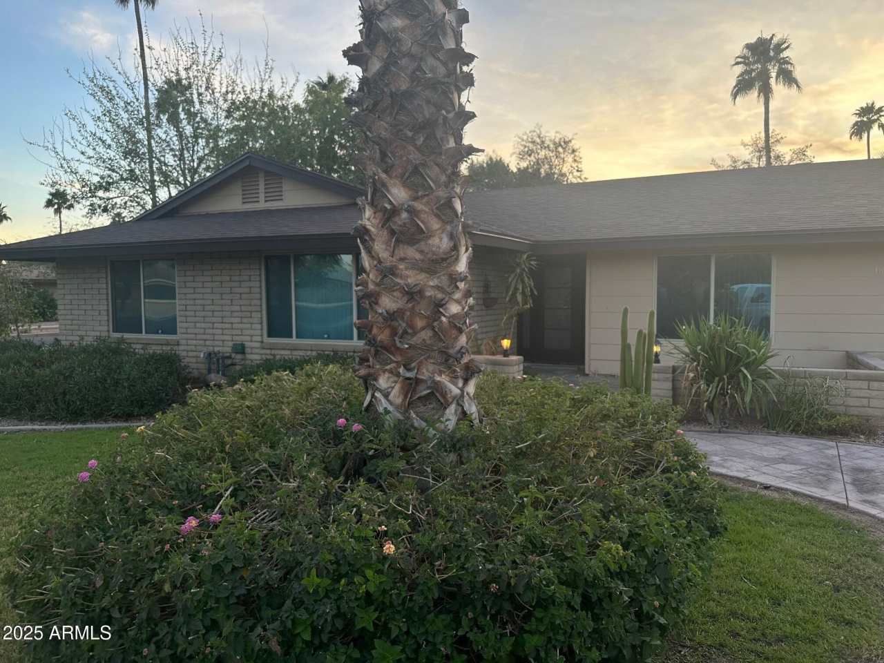 1808 E FREMONT Drive