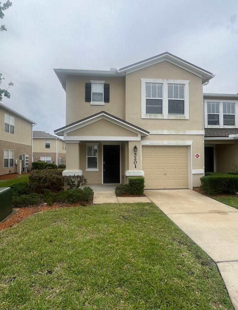 Charming 3-bedroom 2.5-bathroom Townhome in Fleming Island Plantation!!