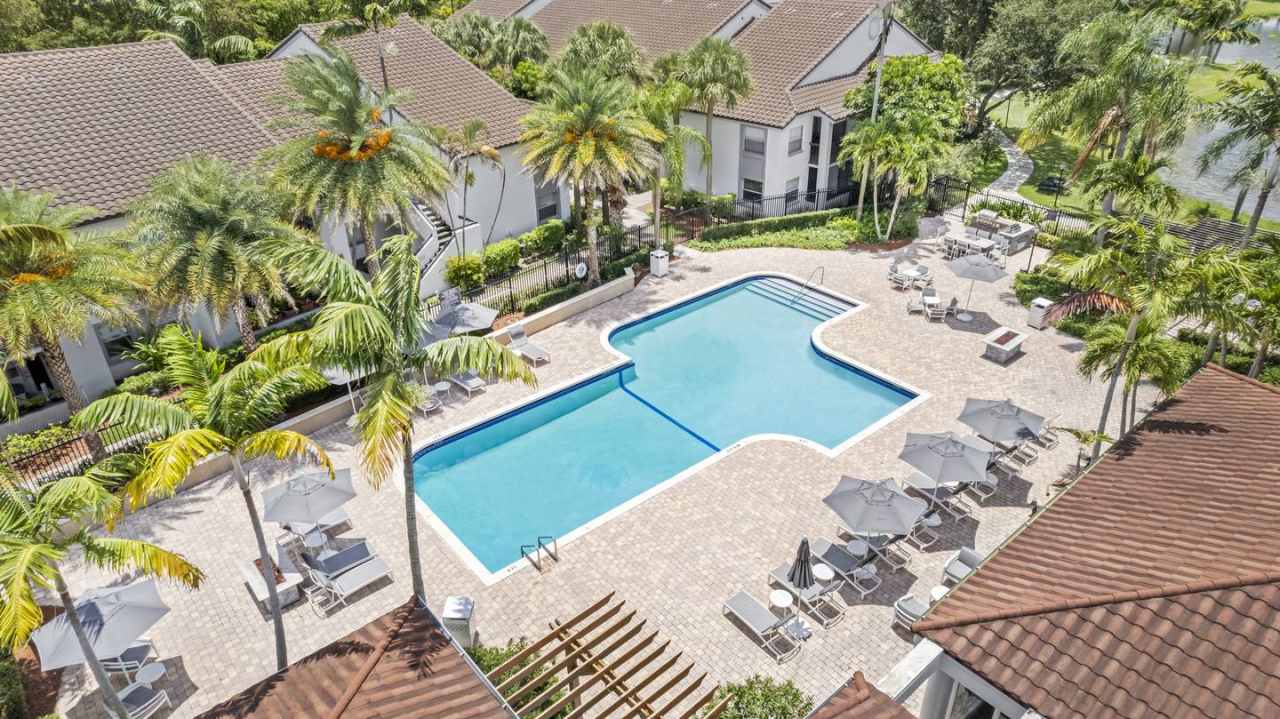 Centro at Davie Apartments