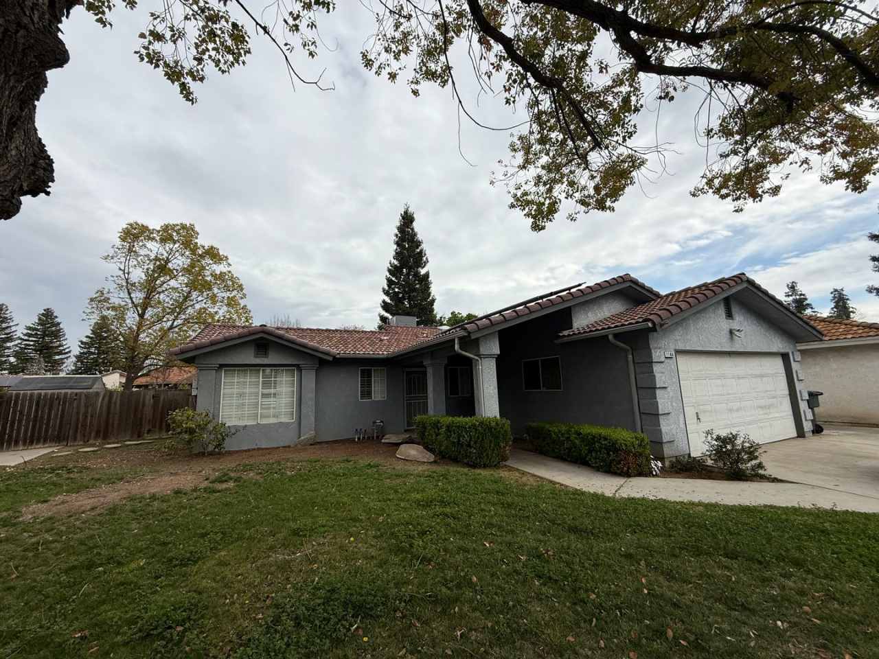 ***JUST REDUCED  MOVE IN SPECIAL!!! Must See! 3 bedroom 2 bathroom home located in Fresno, CA