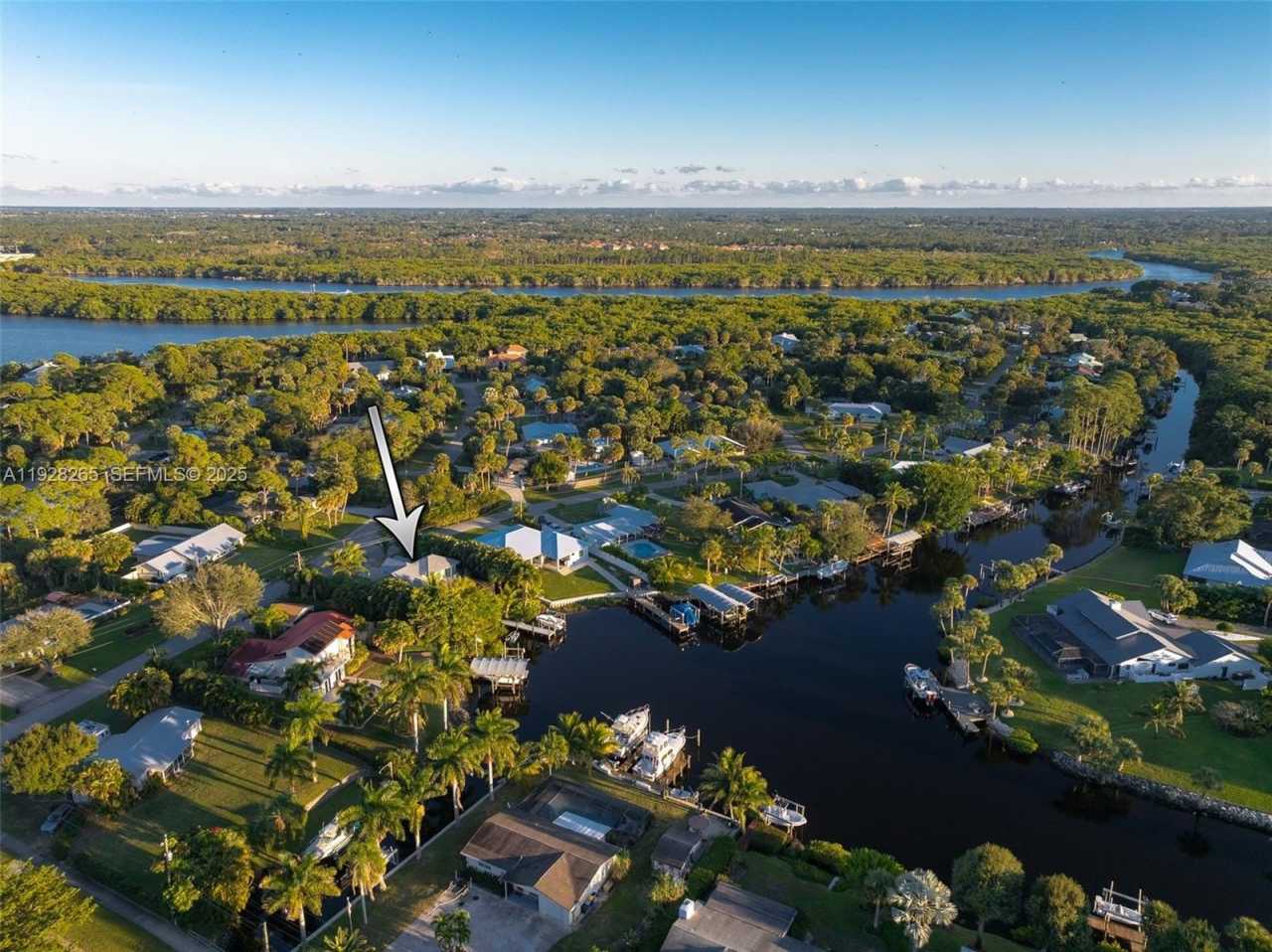 3842 SW Saint Lucie Ln