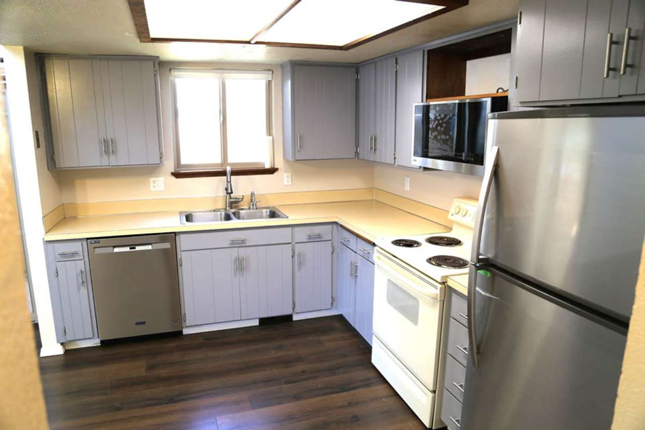 Cute 2 bed 1 bath Home 2 Car Garage Office