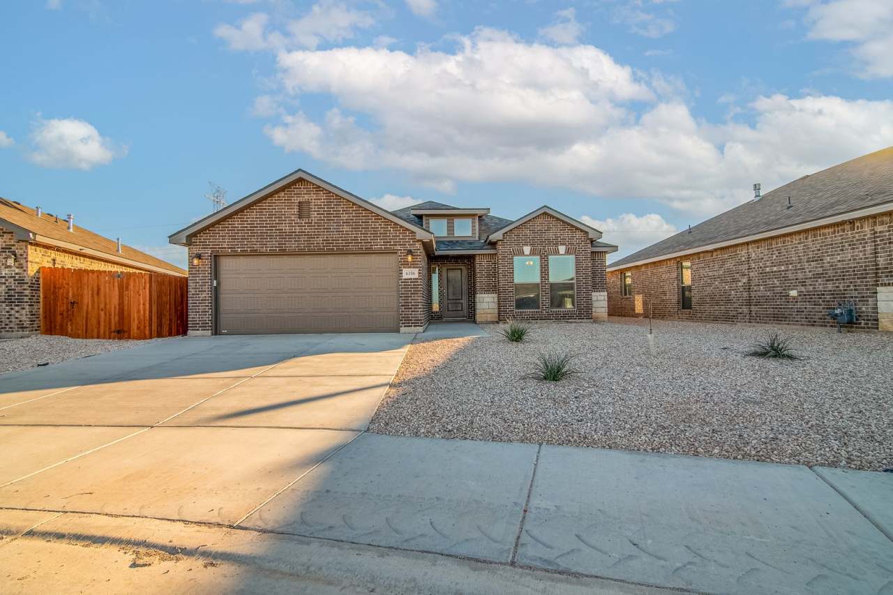 6106 Purtis Creek Dr in New Mockingbird Ridge!