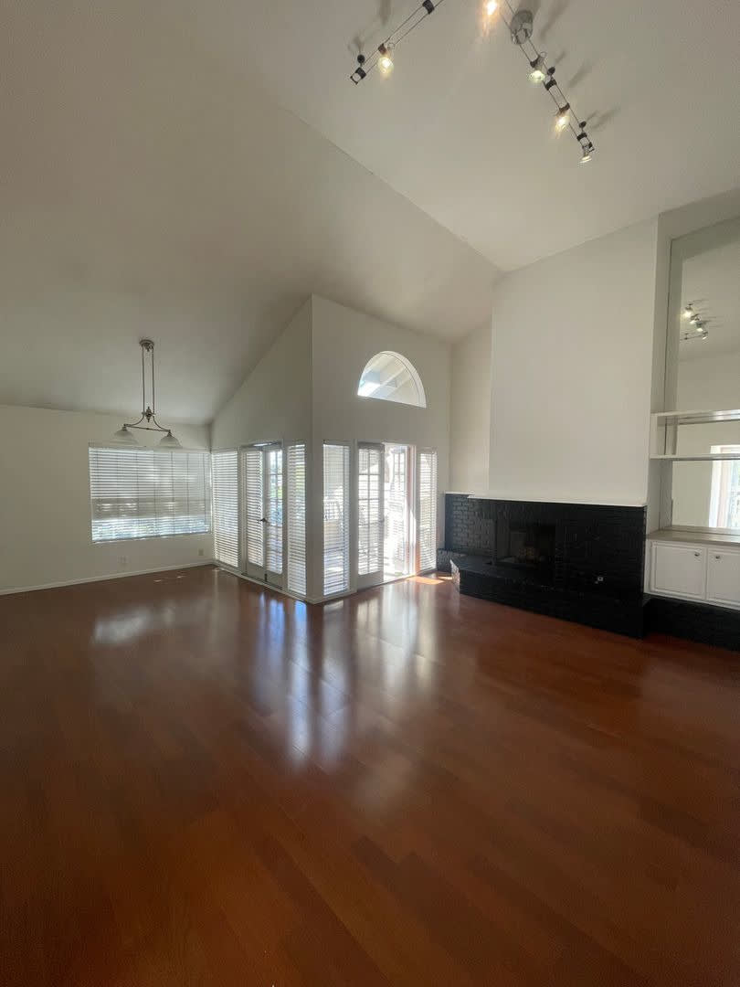 2 Bed / 2 Bath in Clairemont