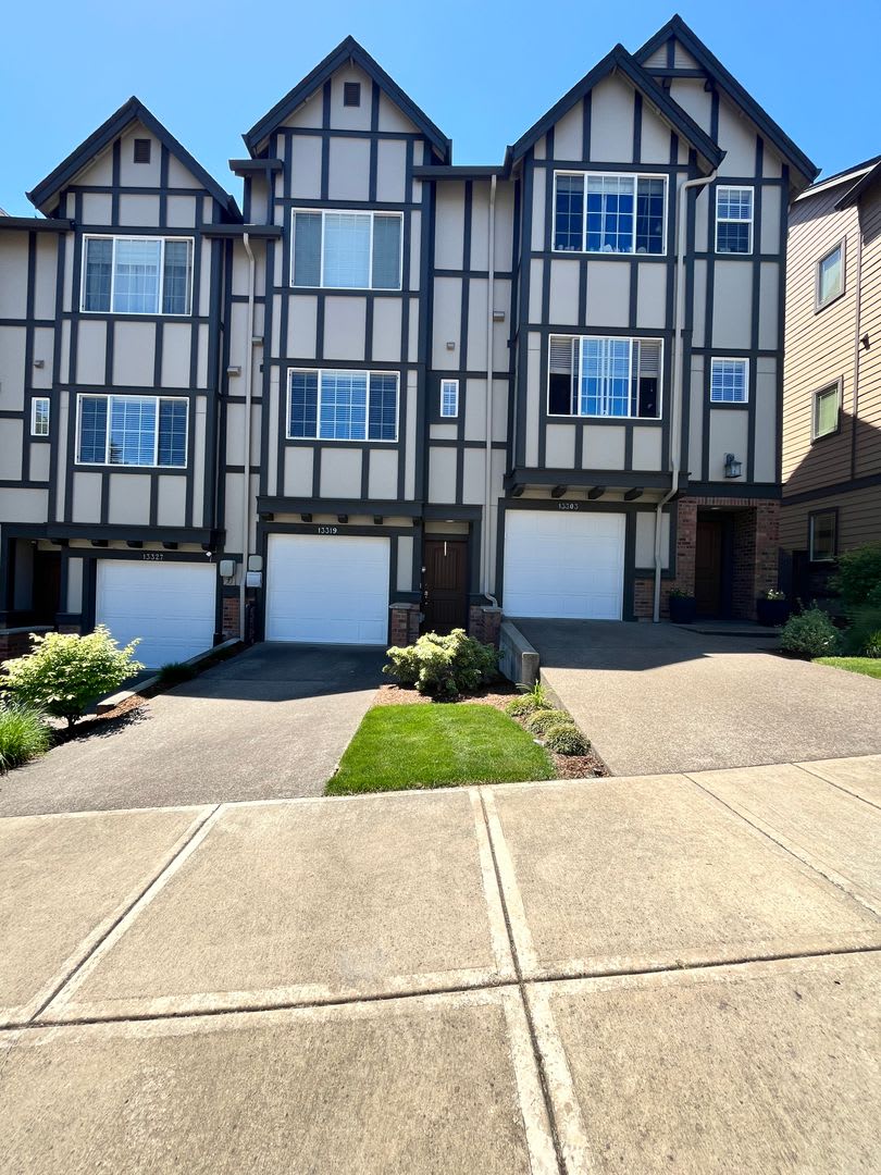 Cute Townhouse near Progress Ridge