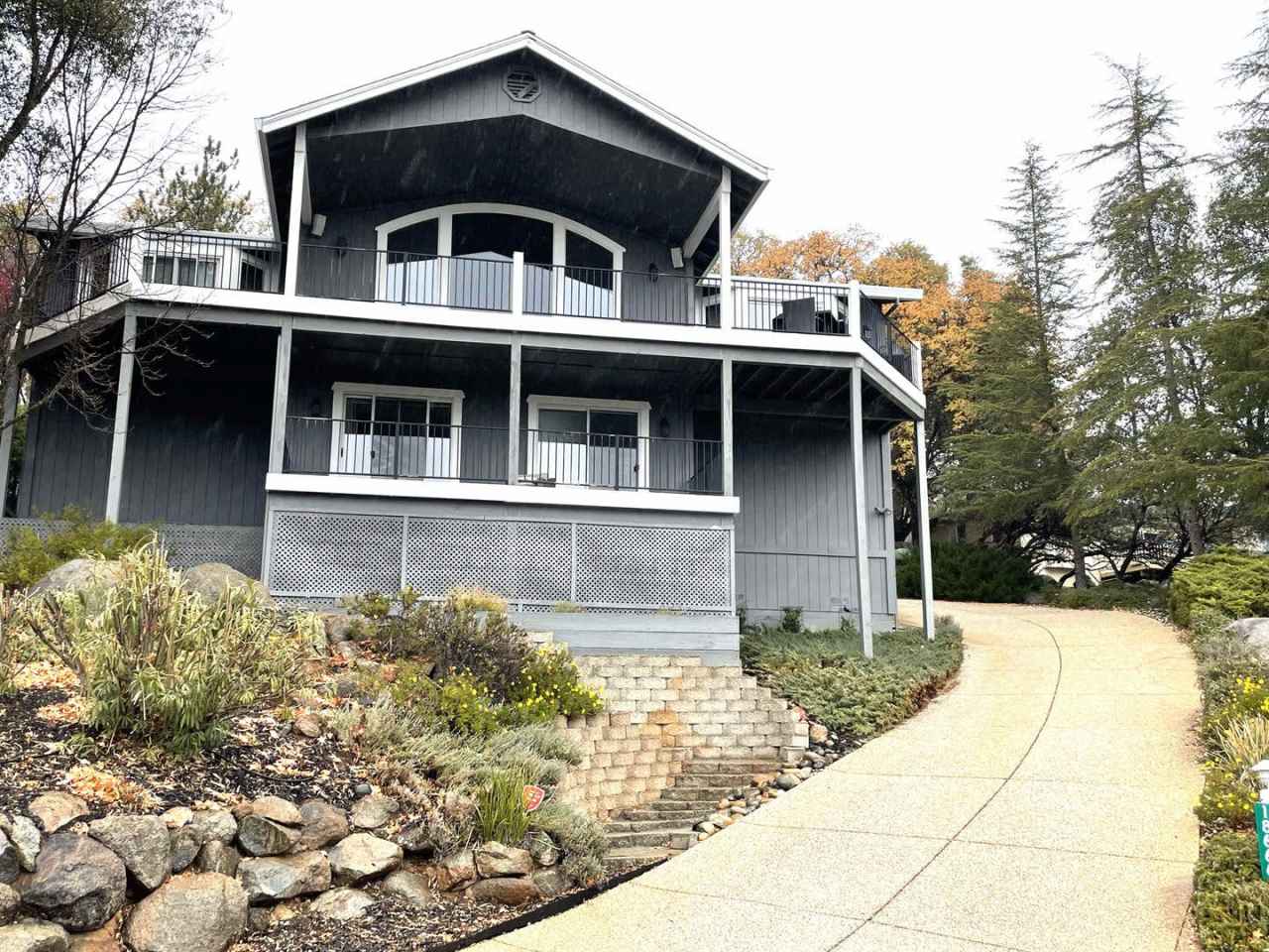 Elegant 4 bedroom 2.5 bath home, Completely Furnished