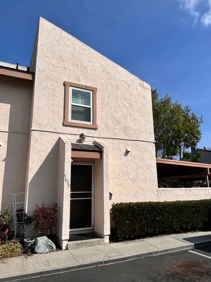 AVAILABLE NOW  GREAT LOCATION! 2BD/2BA TOWNHOUSE FOR RENT IN CLAIREMONT! ONLY $2,855/mo