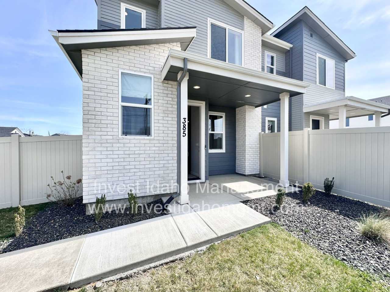 $500 move-in credit! Luxury Gated Townhome in Star – Available Now!