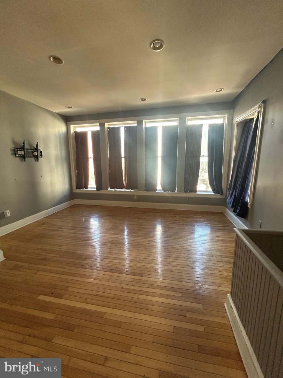 319 W MULBERRY Street unit: 2