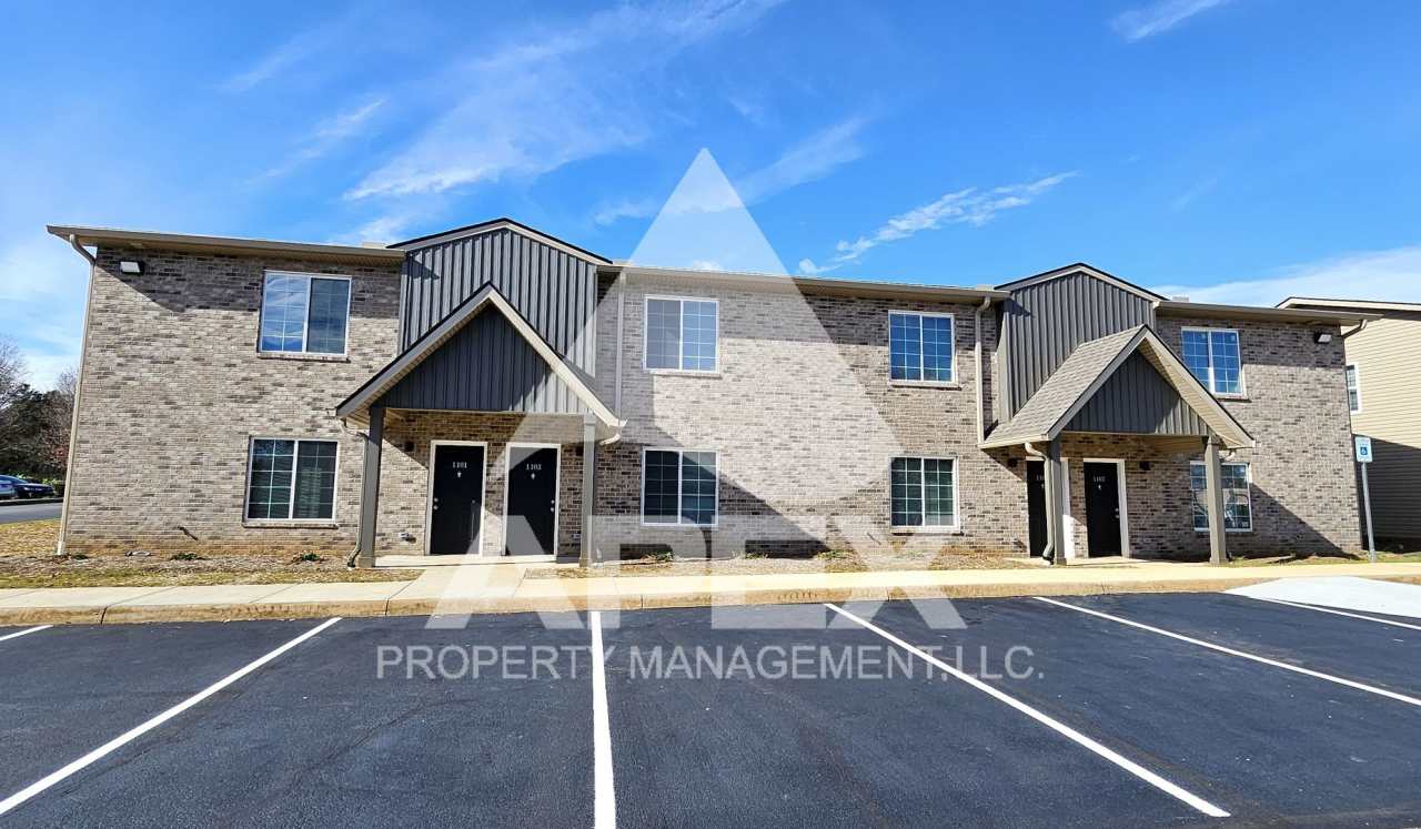 AVALON TOWNHOMES – LIKE NEW - 2 Bd/2.5 Ba Townhome off Topside Road with convenient access to Maryville or Knoxville!
