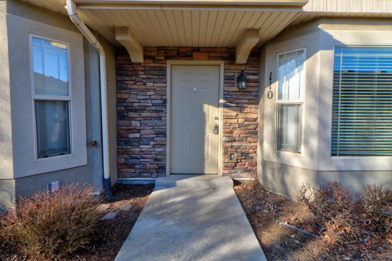 Lehi Townhome In Gray Farm's Community