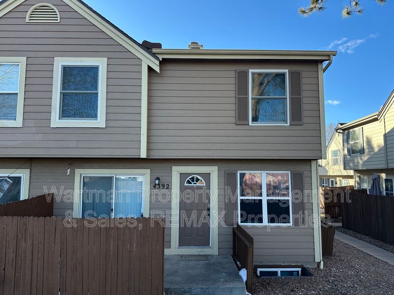 4392 Hawks Lookout Ln