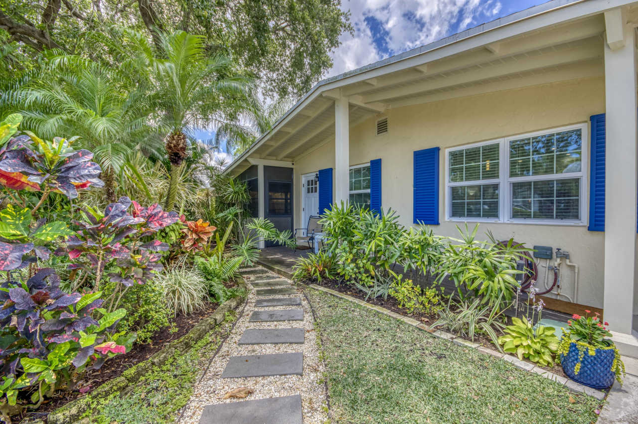 404 S Caloosahatchee Avenue