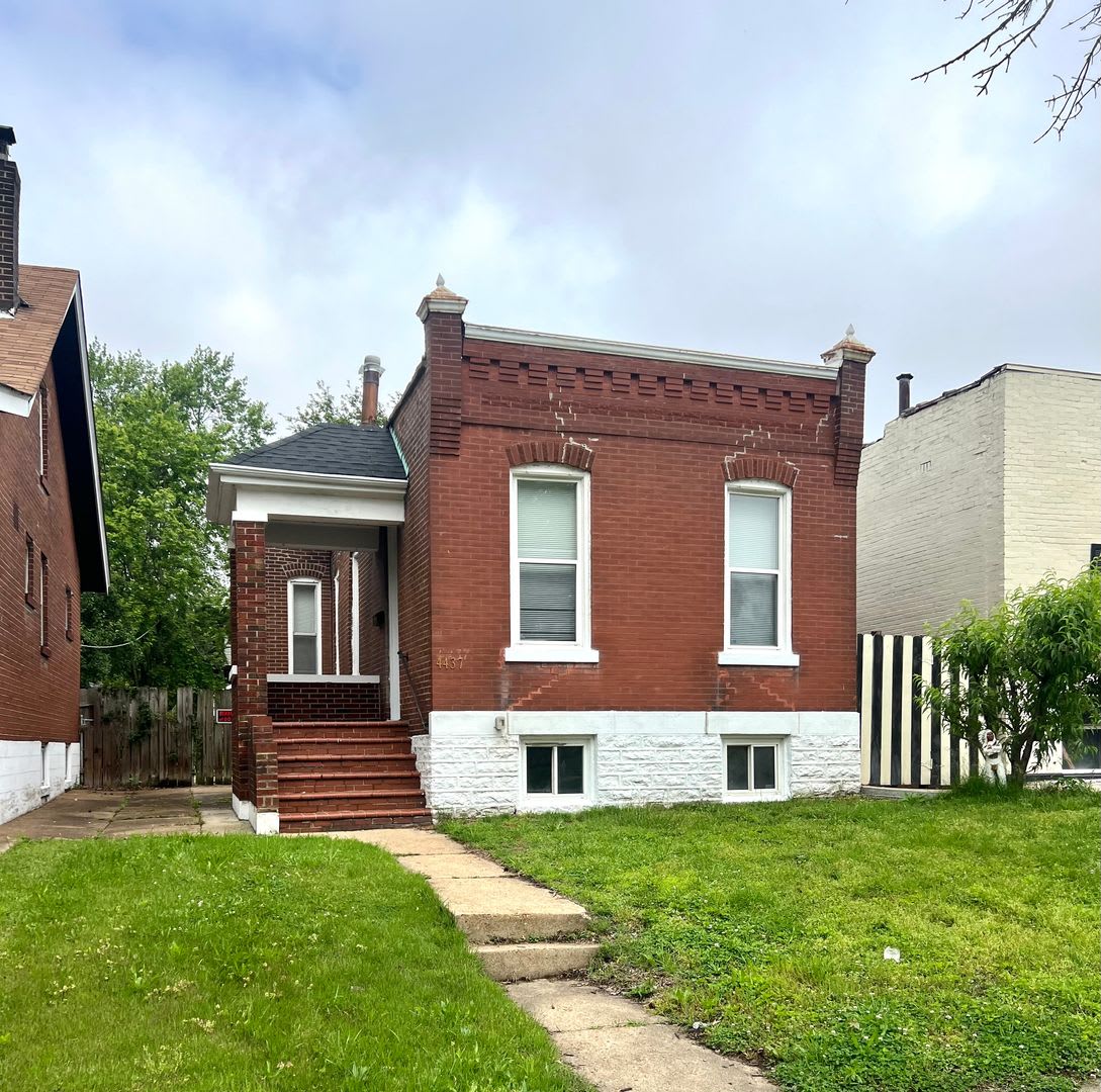 Charming 2 Bedroom, 1 Bath Brick Home in St. Louis! Presented By Tiffany Gerling’s Team