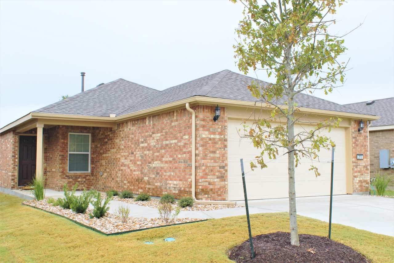 Welcome Home to 213 Paint Creek Lane! Unfurnished Sun City Rental Available 12/15/2025!