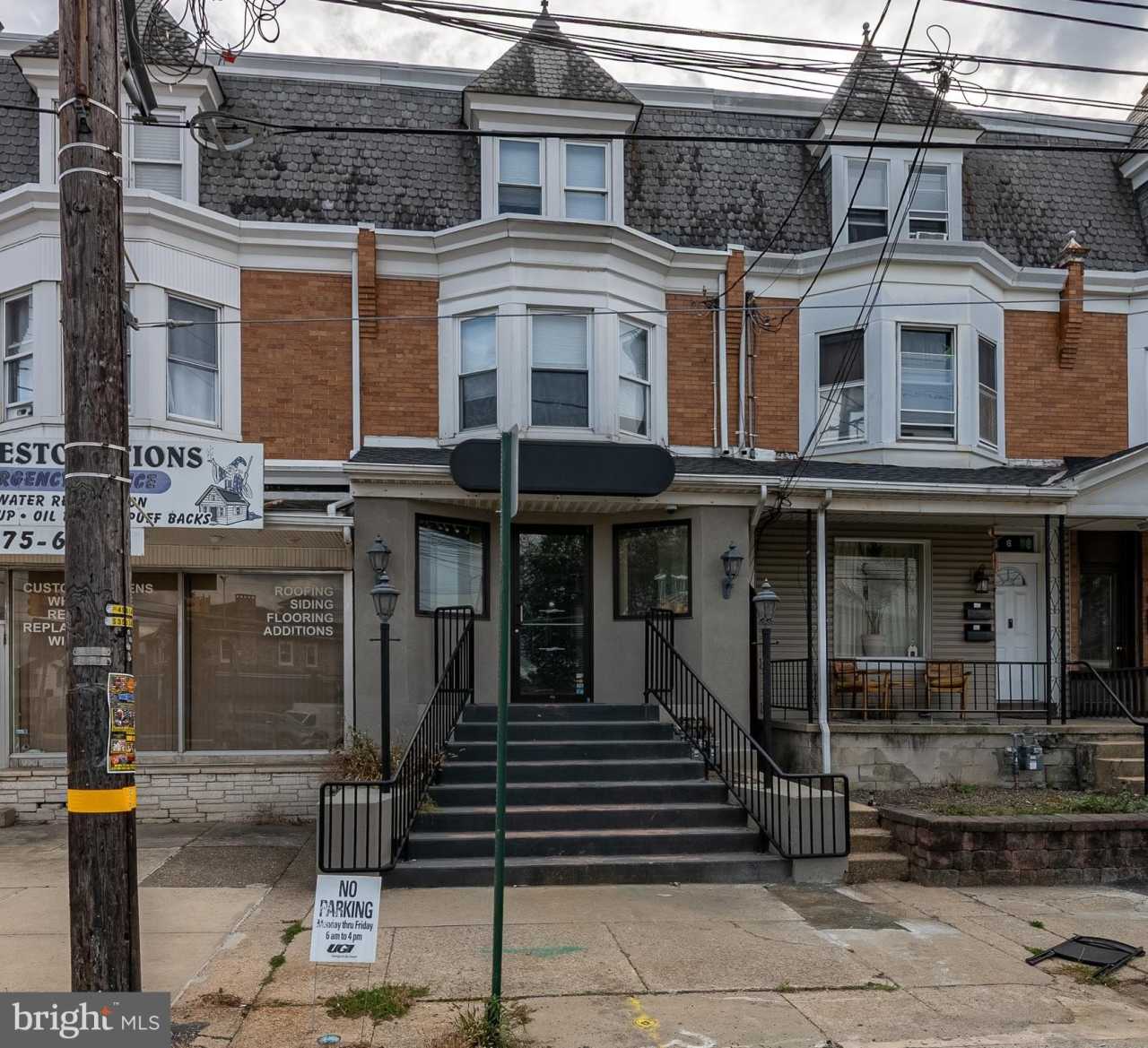 4 W LANCASTER Avenue