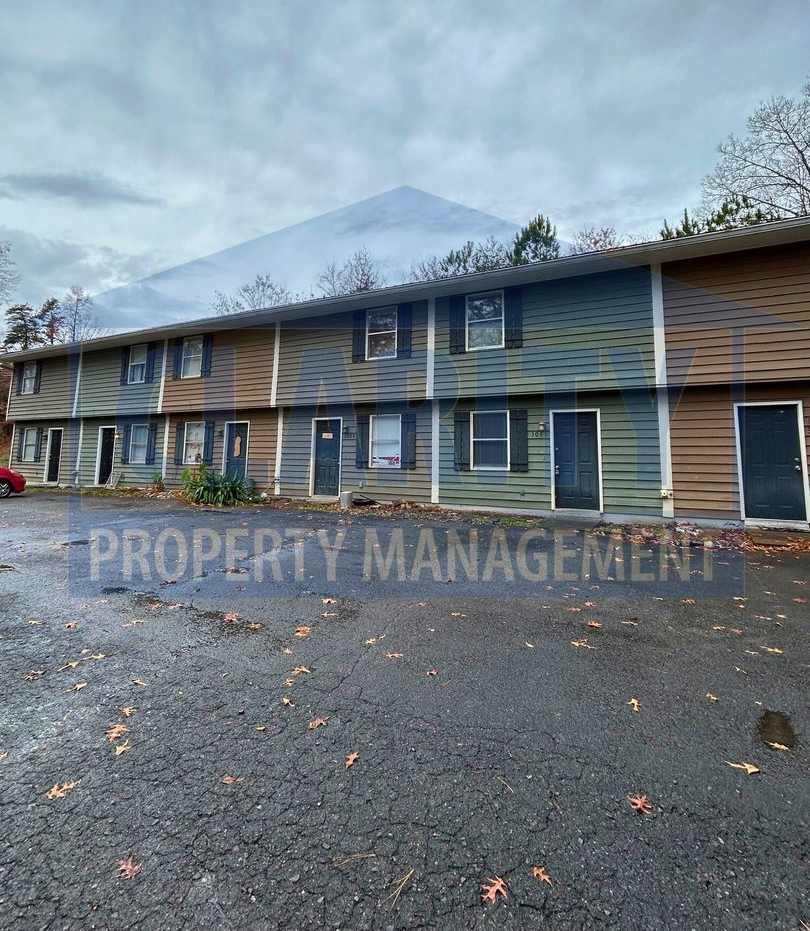 Two bedroom apartment! Great location!