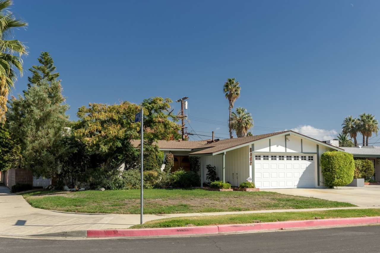 3 BR 2 BA house Move in ready