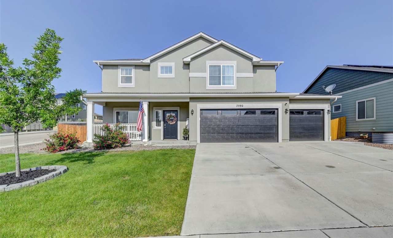 5 Bed Home with luxury finishes in The Glen at Widefield!!