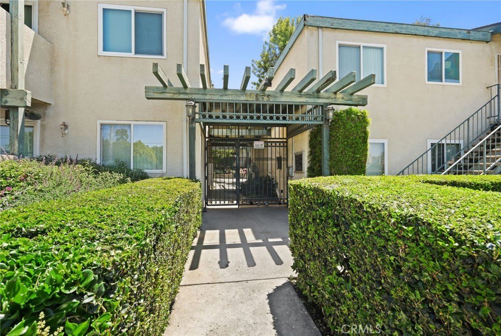 10636 Woodley Avenue