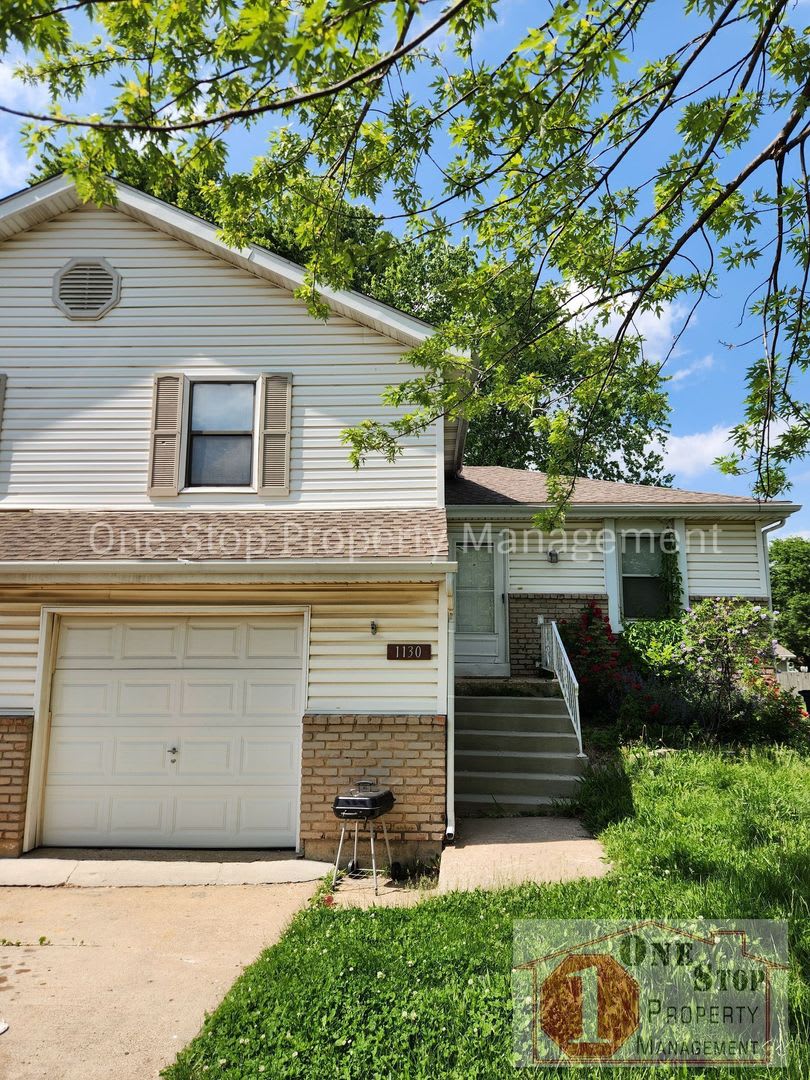 Great 2 bedroom, 1.5 bathroom duplex in Olathe