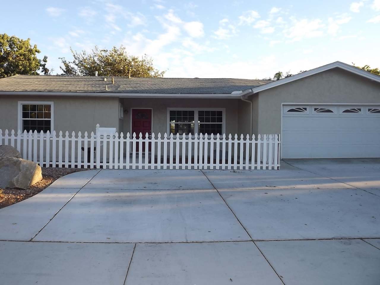 Beautiful 3 bed 2 bath home with a Huge Back Yard in Santee!