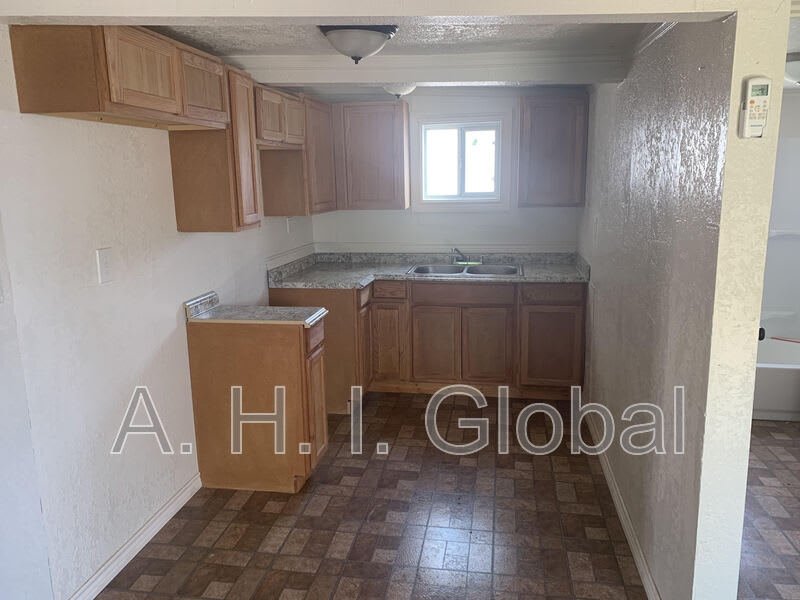 2103 S Monroe Back House