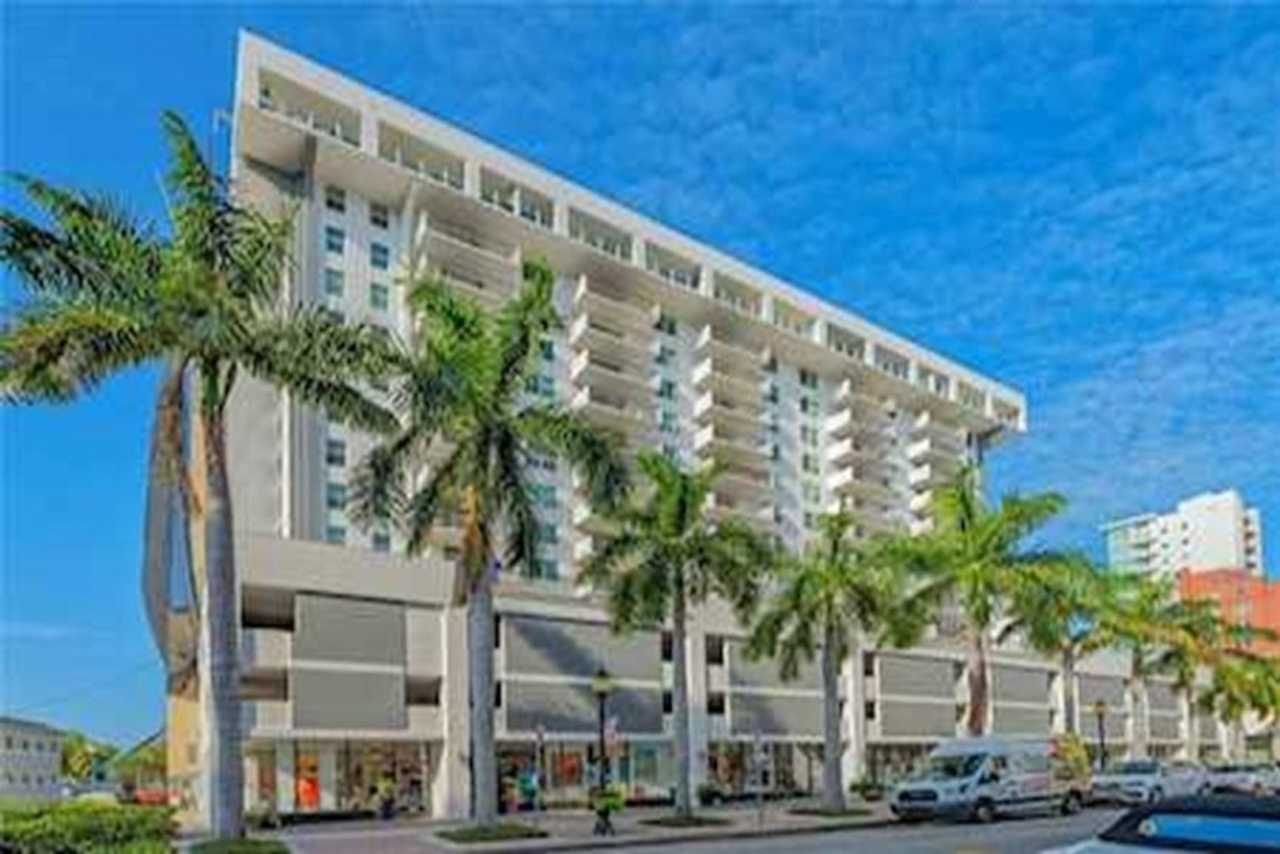 OUTSTANDING PENTHOUSE CONDO AT 101 GULFSTREAM! DOWNTOWN SARASOTA