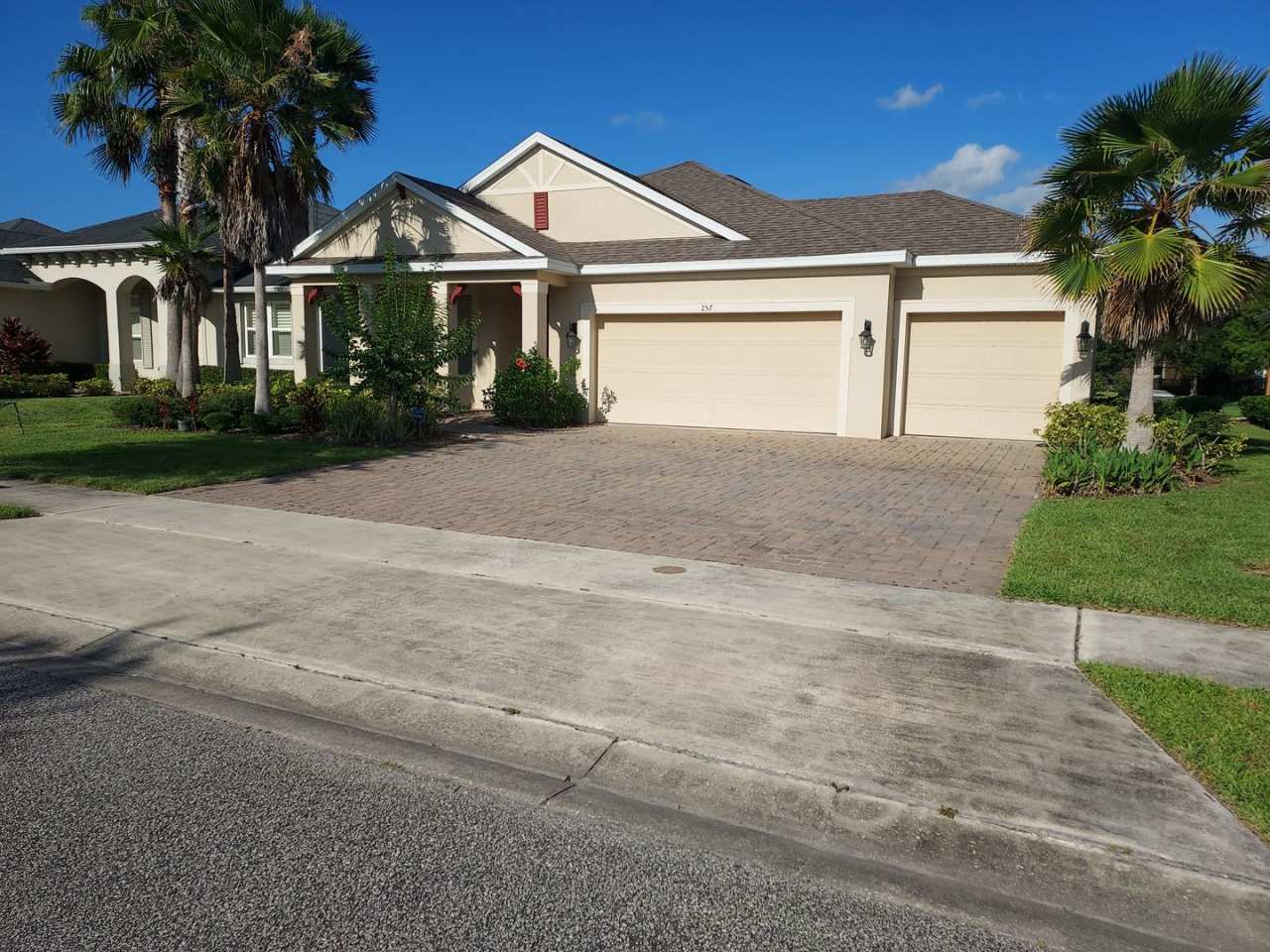 BEAUTIFUL 4 BEDROOM 3 BATH HOME IN THE BEAUTIFUL DAYTONA BEACH